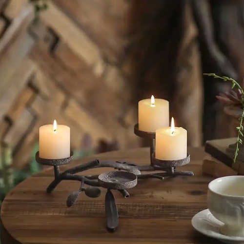 פמוט ענף ברזל בעבודת יד – מנורת קנים כפרית מינימליסטית – מרכז שולחן מתכת מודרני