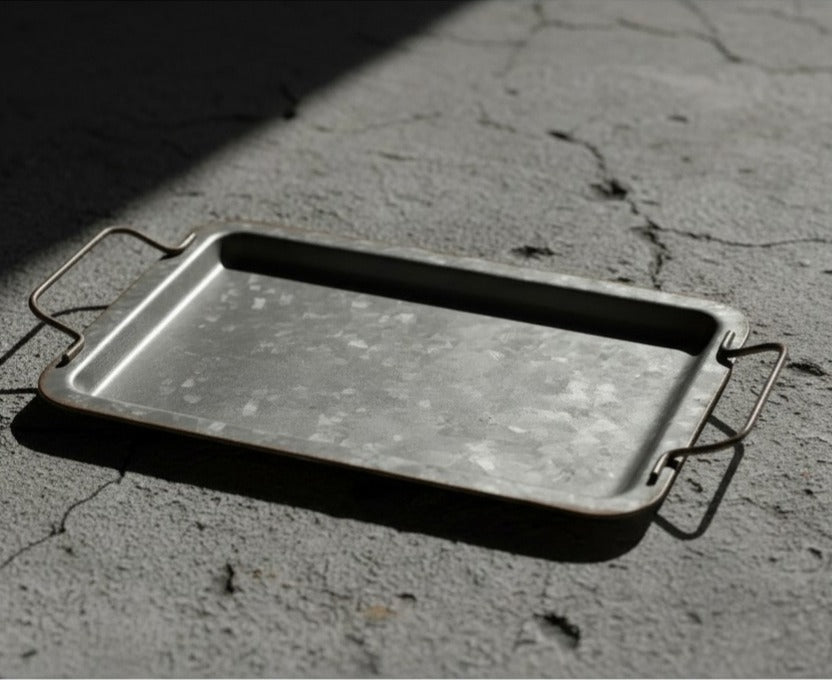 מגש דקורטיבי ממתכת  מוברש וינטג' – דקורצייה כפרית